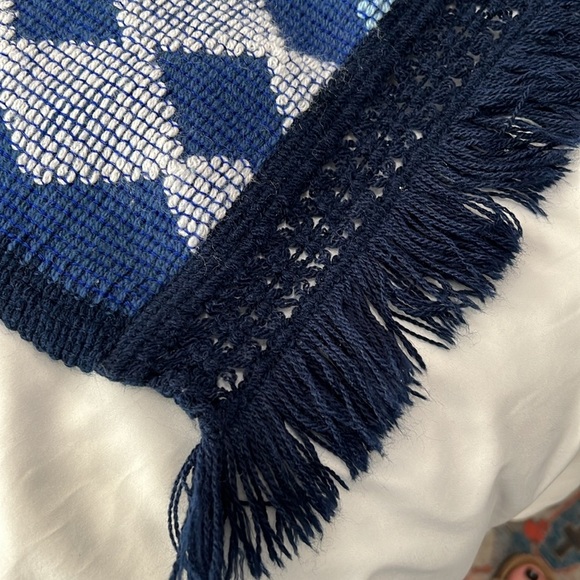 Ailed Fashion Made in Mexico Acrylic Knit Poncho - Picture 5 of 6